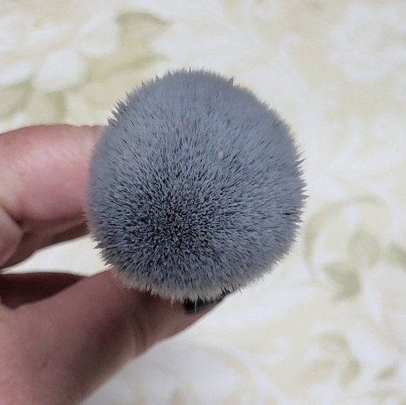 LYS Foundation & Concealer Brushes - Picture 9 of 16